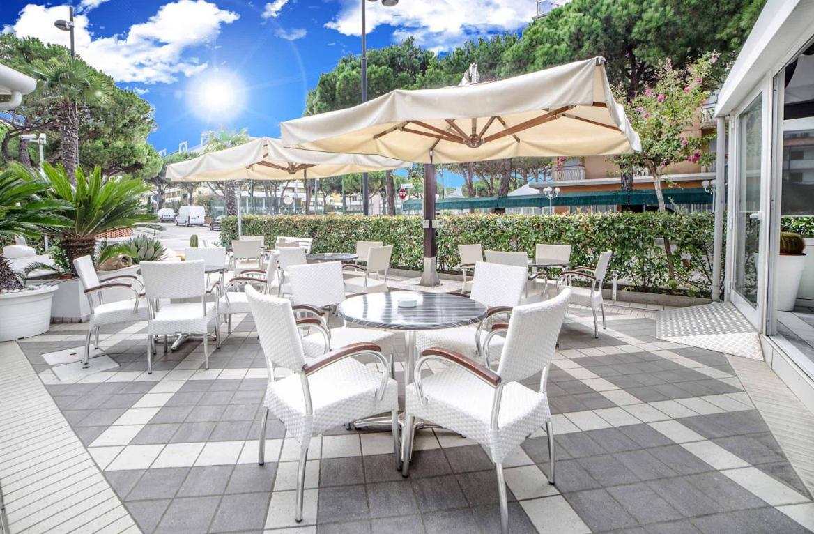 Hotel All'Orologio 3 Stelle Superior Caorle Kültér fotó