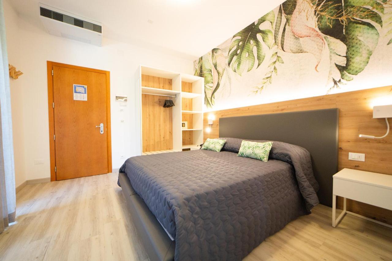 Hotel All'Orologio 3 Stelle Superior Caorle Kültér fotó
